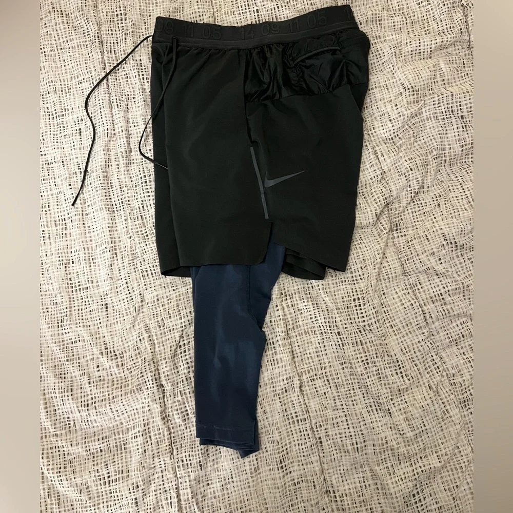 Nike Tech Pack Men’s 2-in-1 Shorts + 3/4 Leggings Size S Men’s (Charcoal + Blue) - Picture 2 of 6
